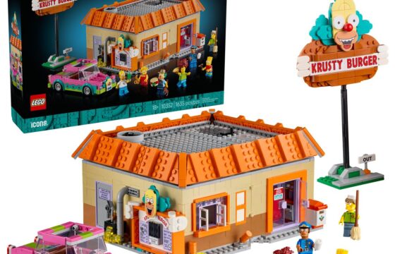 Official LEGO box image for set 10352