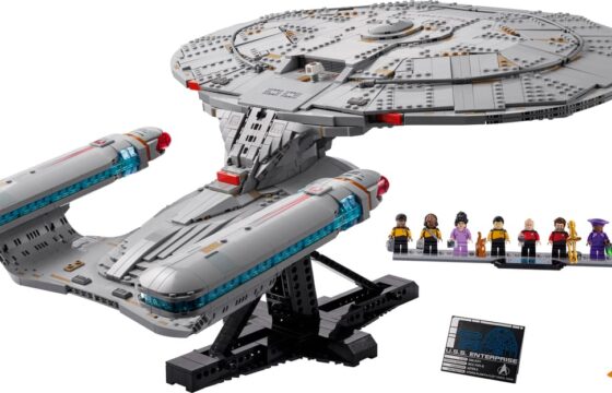 Official LEGO prod image of Star Trek U.S.S. Enterprise NCC-1701-D 10356