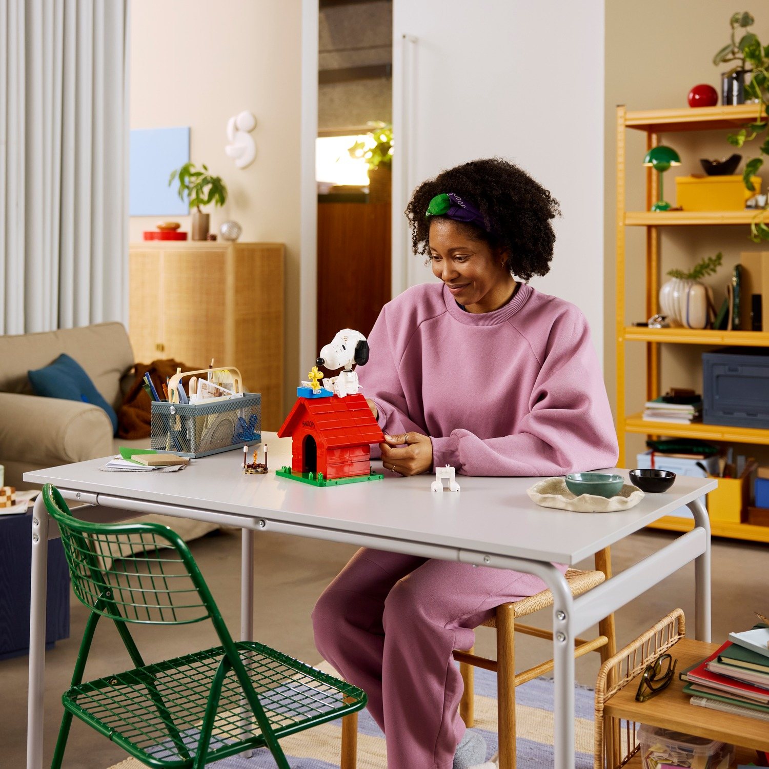 Second official LEGO lifestyle image for LEGO Ideas 21368 Peanuts Snoopy's Doghouse