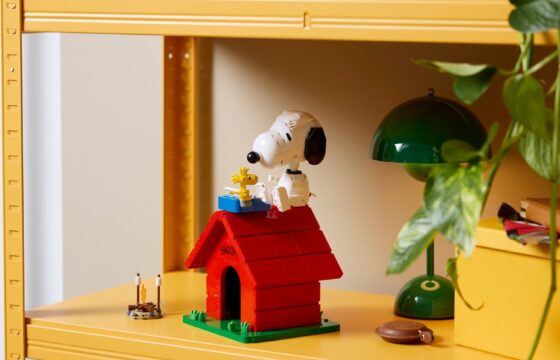 Official LEGO lifestyle image for LEGO Ideas 21368 Peanuts: Snoopy's Doghouse