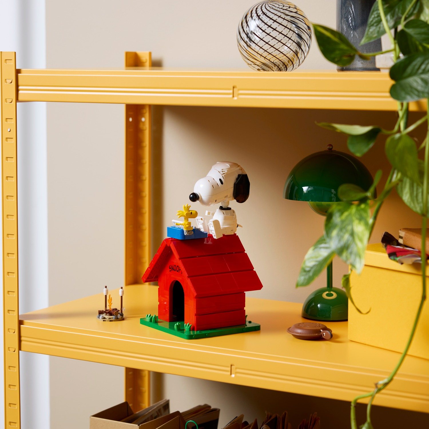 Official LEGO product image for LEGO Ideas 21368 Peanuts Snoopy's Doghouse