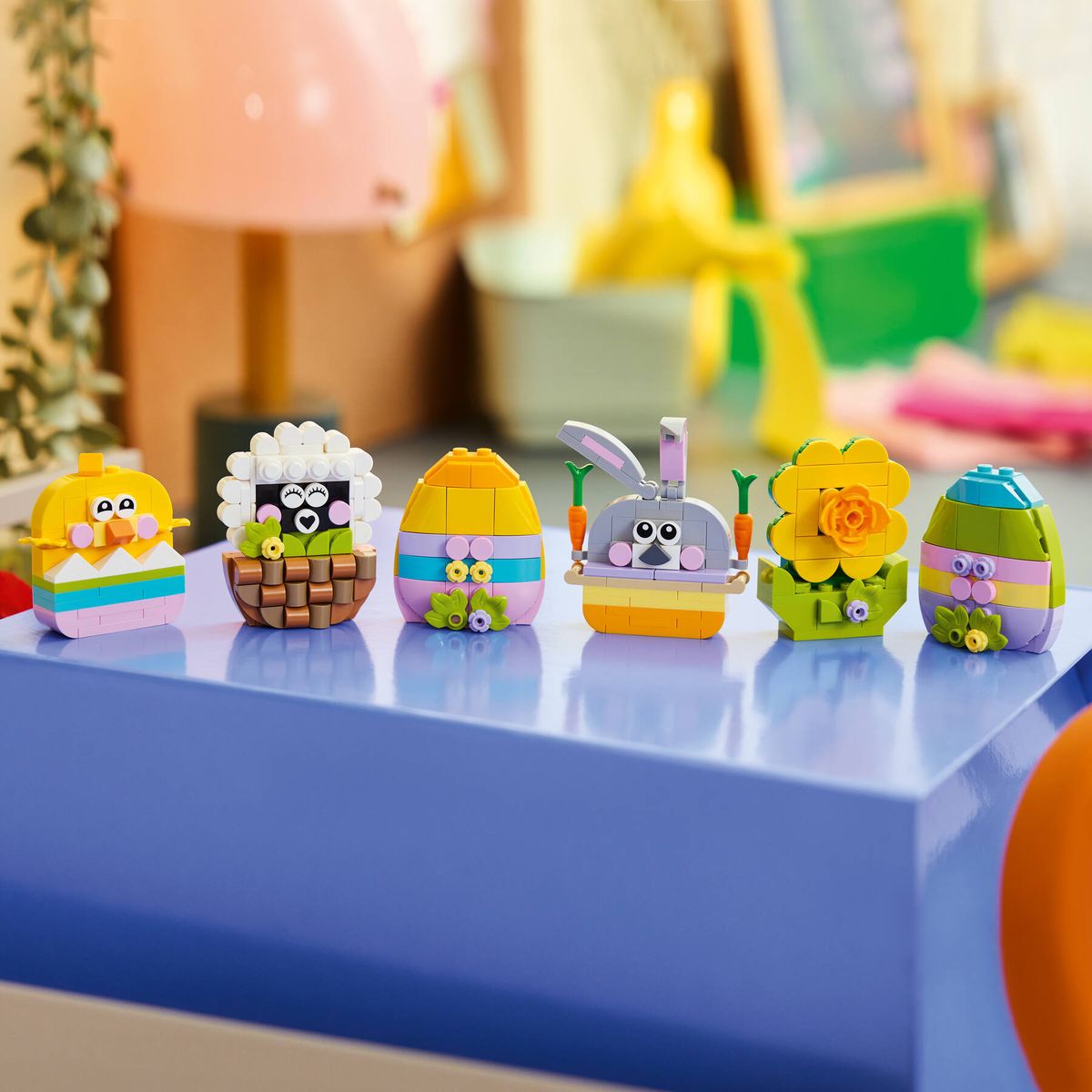 Official LEGO lifestyle image of Easter Decorations 40890