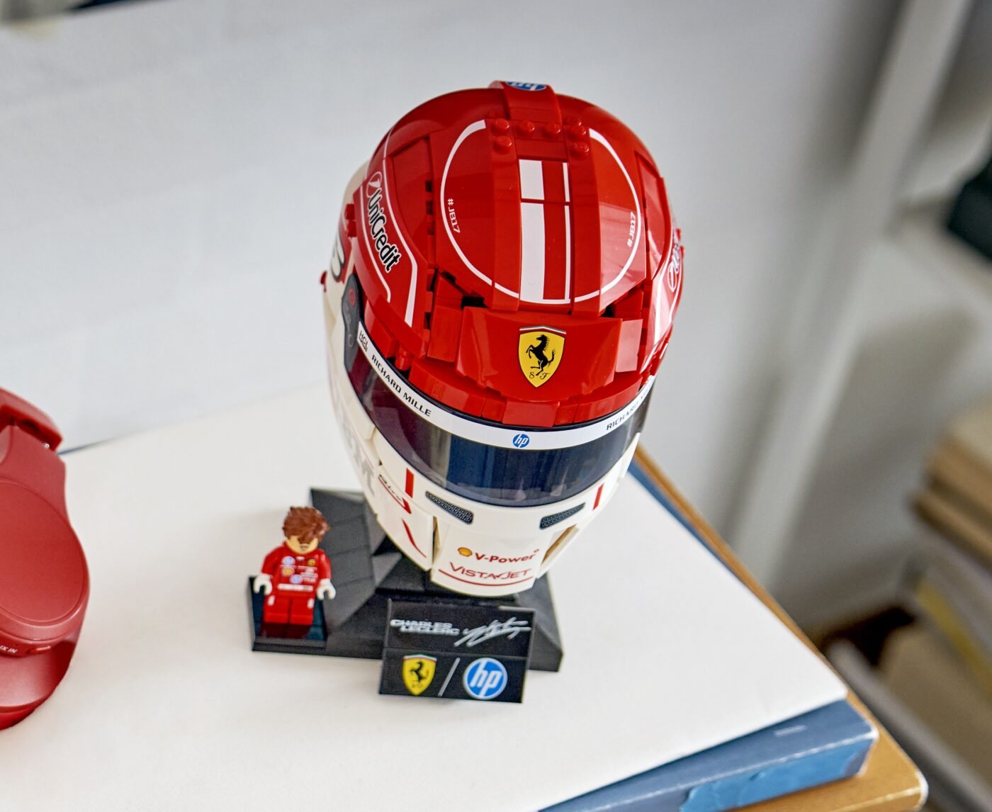 Official LEGO image of 43014 Scuderia Ferrari HP Charles Leclerc Helmet