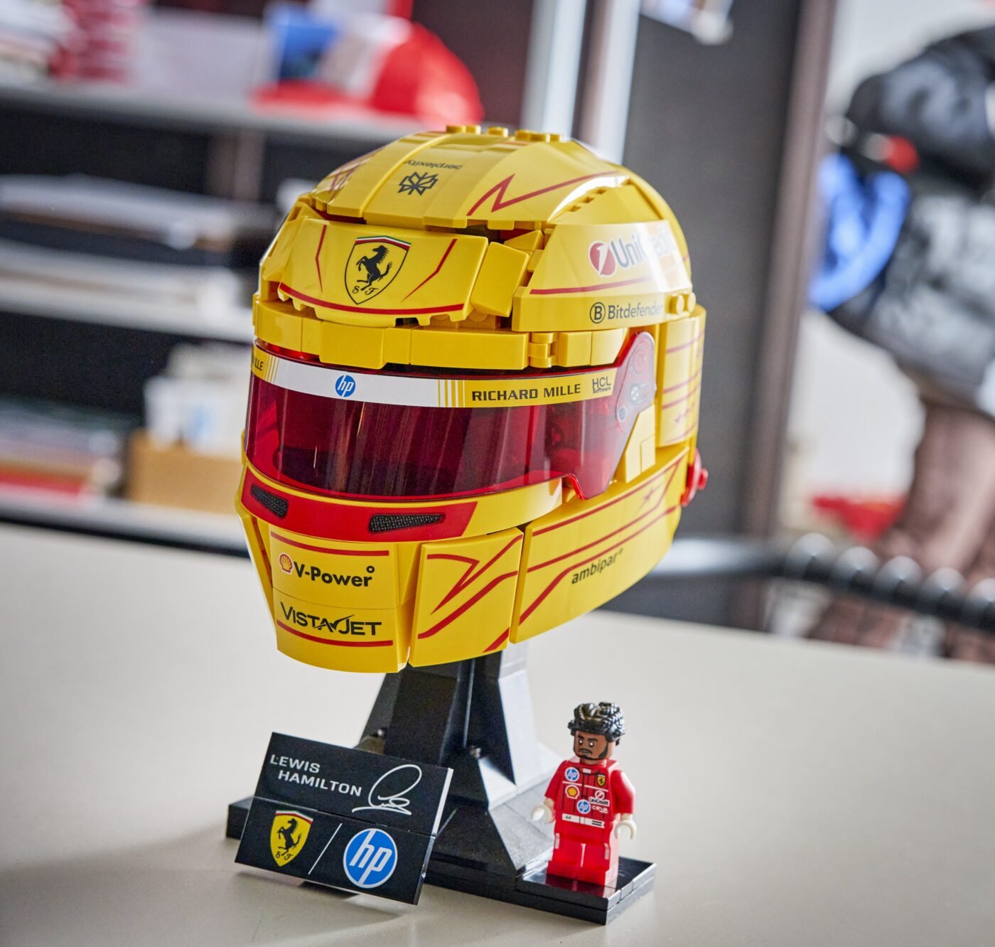 LEGO 43022 Lewis Hamilton Helmet lifestyle image