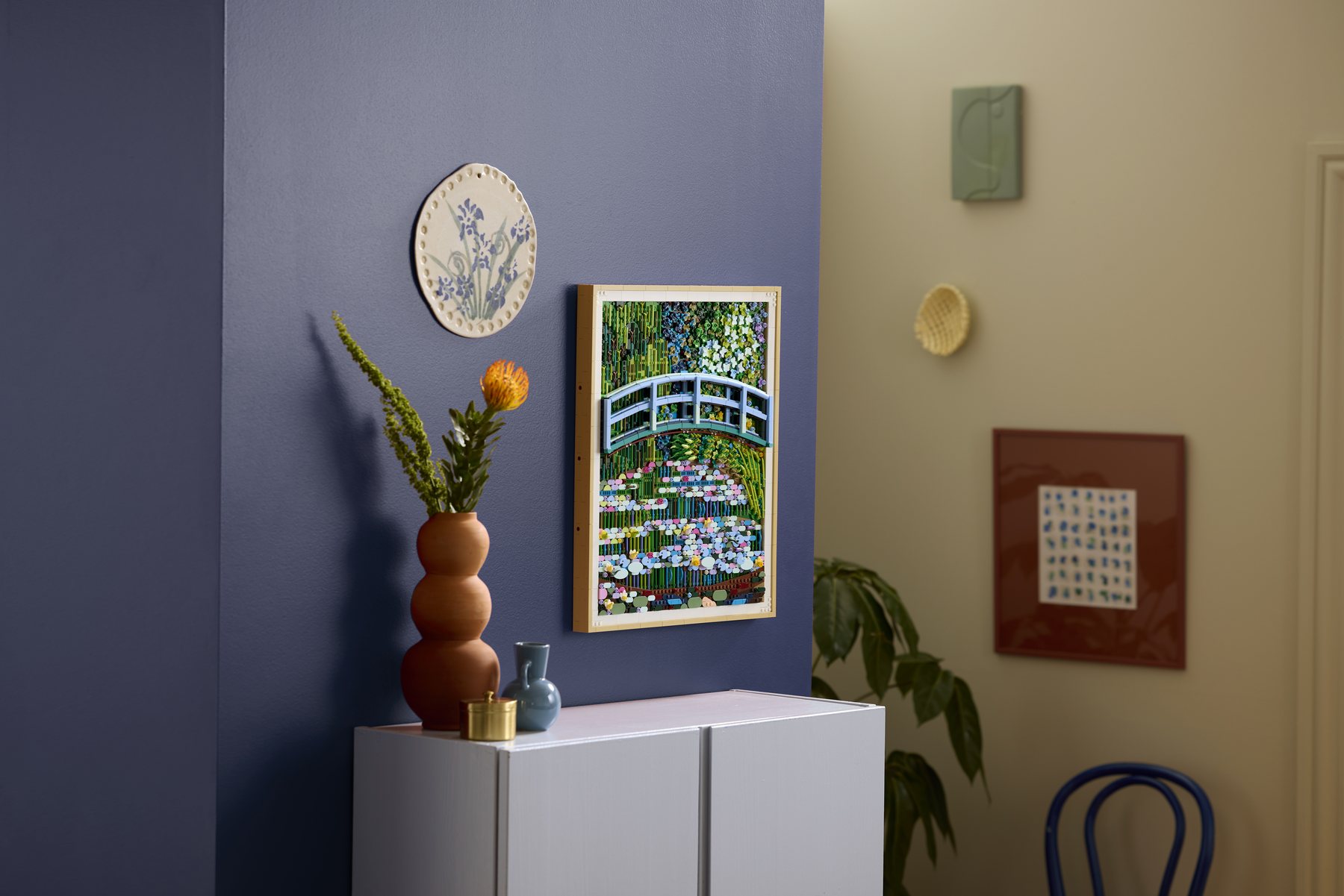 LEGO Art 31220 Claude Monet – Bridge over a Pond of Water Lilies official lifestyle image