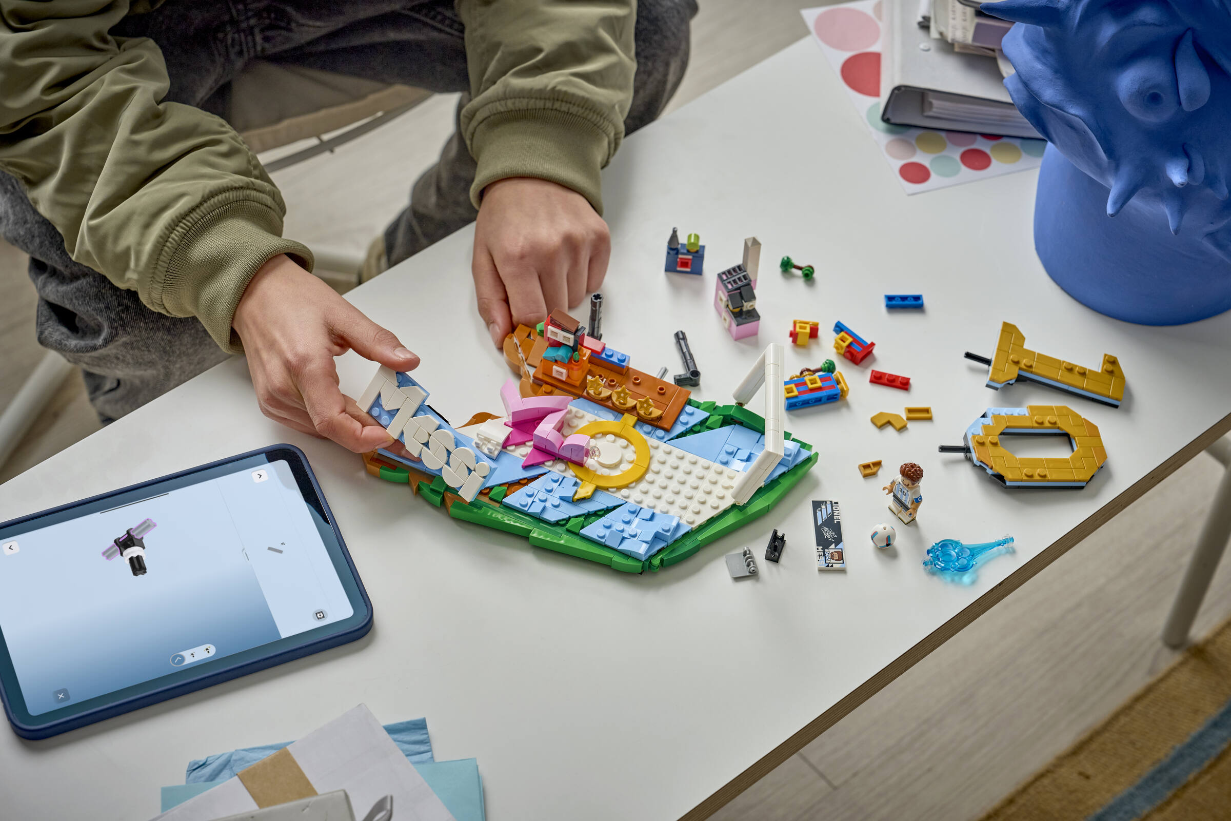 Official LEGO lifestyle image for Lionel Messi – Soccer Highlights set 43011