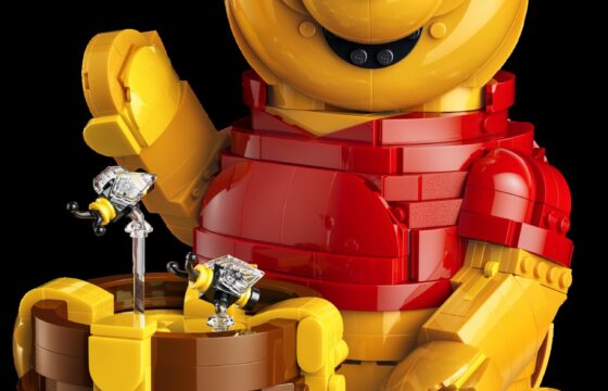 Official LEGO product image of LEGO Disney 43300 Winnie the Pooh.