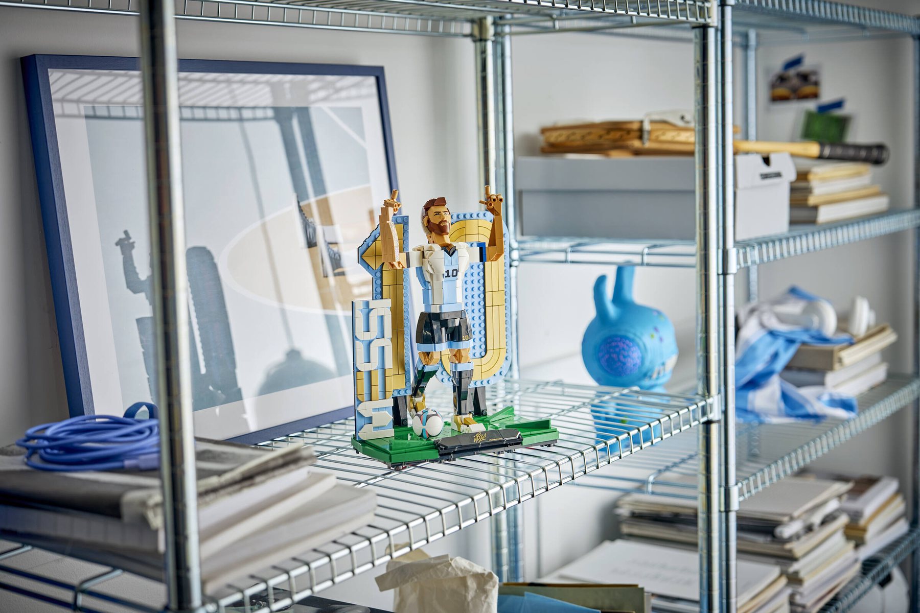 Official LEGO display image of 43015 Lionel Messi – Soccer Legend.