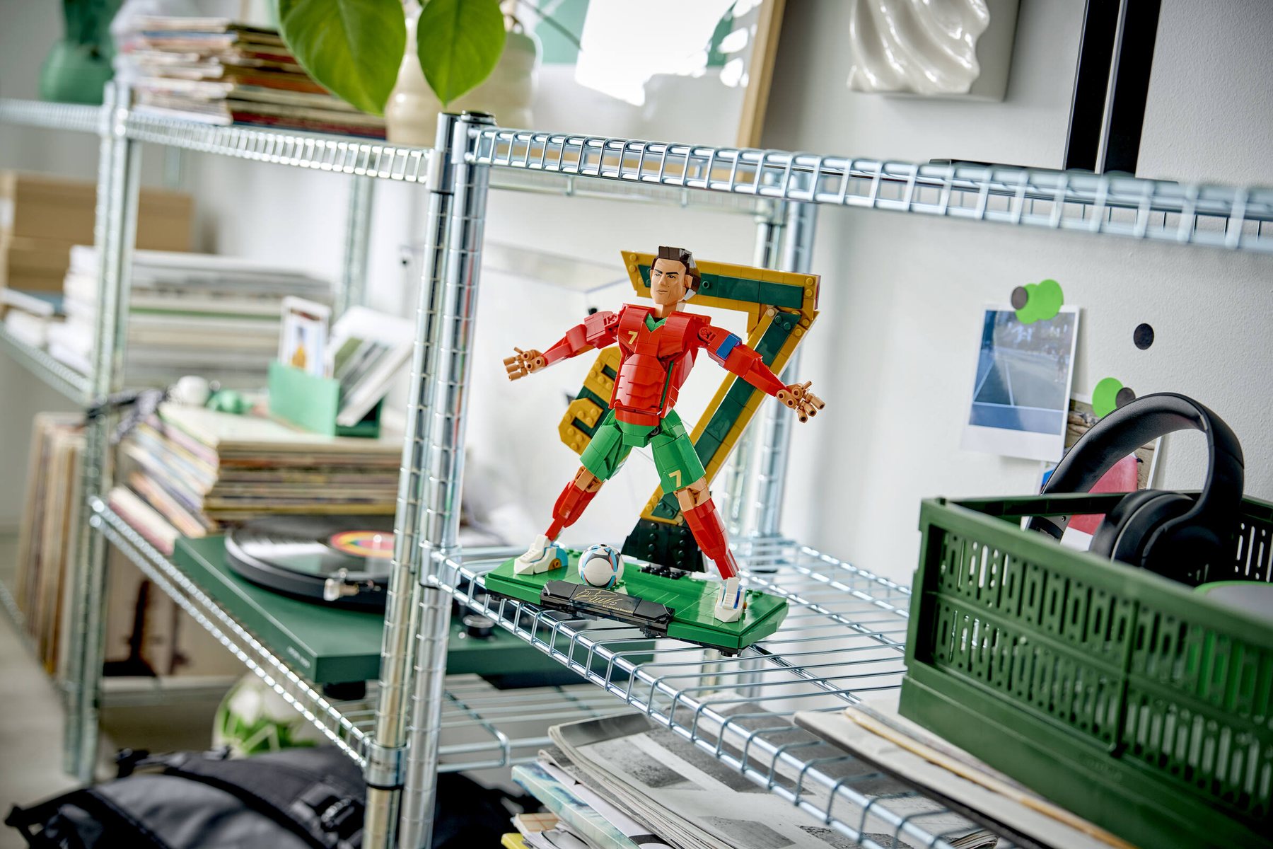 Official LEGO environment image of 43016 Cristiano Ronaldo – Soccer Legend on display.