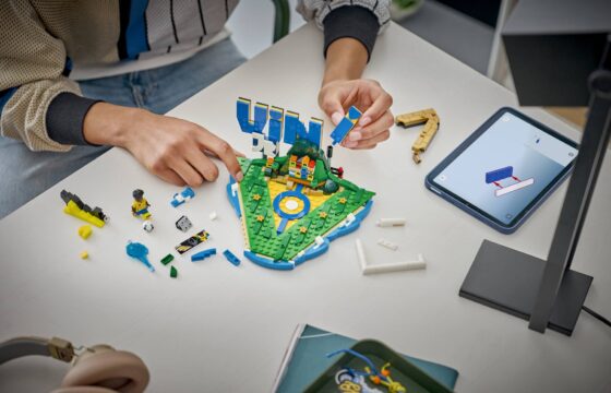 Official LEGO lifestyle image of 43027 Vini Jr. – Soccer Highlights.