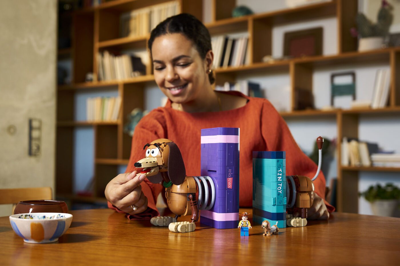 LEGO Disney 43301 Toy Story Slinky Dog Bookends official lifestyle image