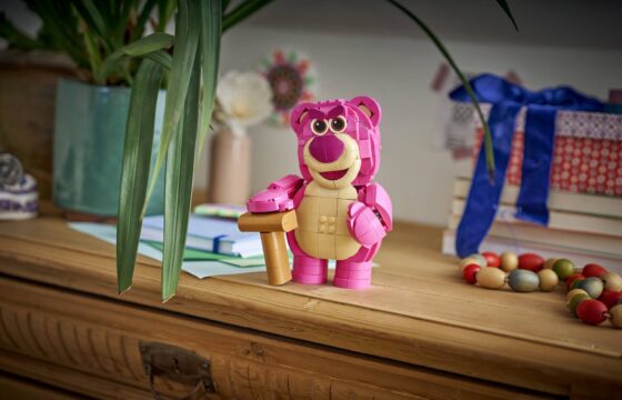 Official LEGO lifestyle image of LEGO Disney 43306 Lotso