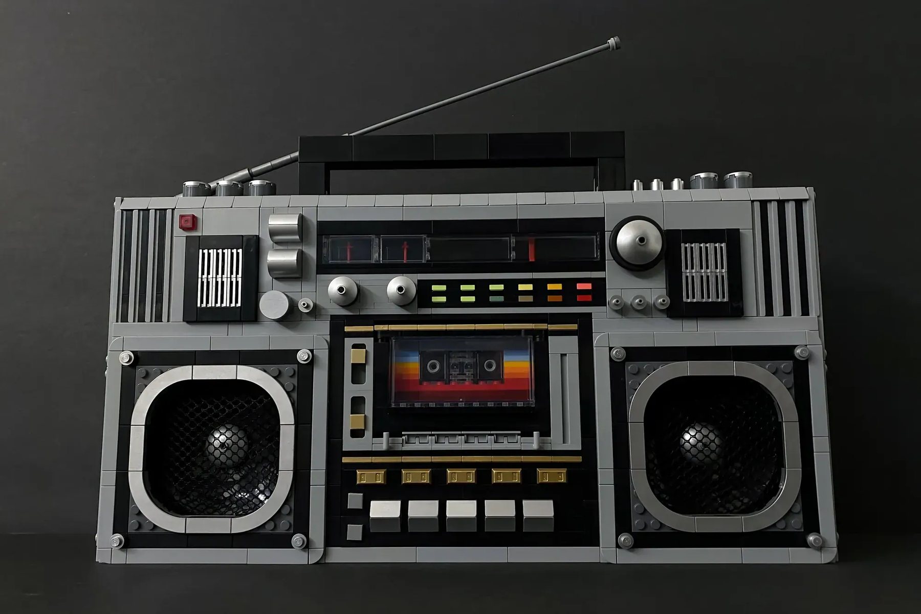 LEGO Ideas Boombox Stereo alternate project image showing front details