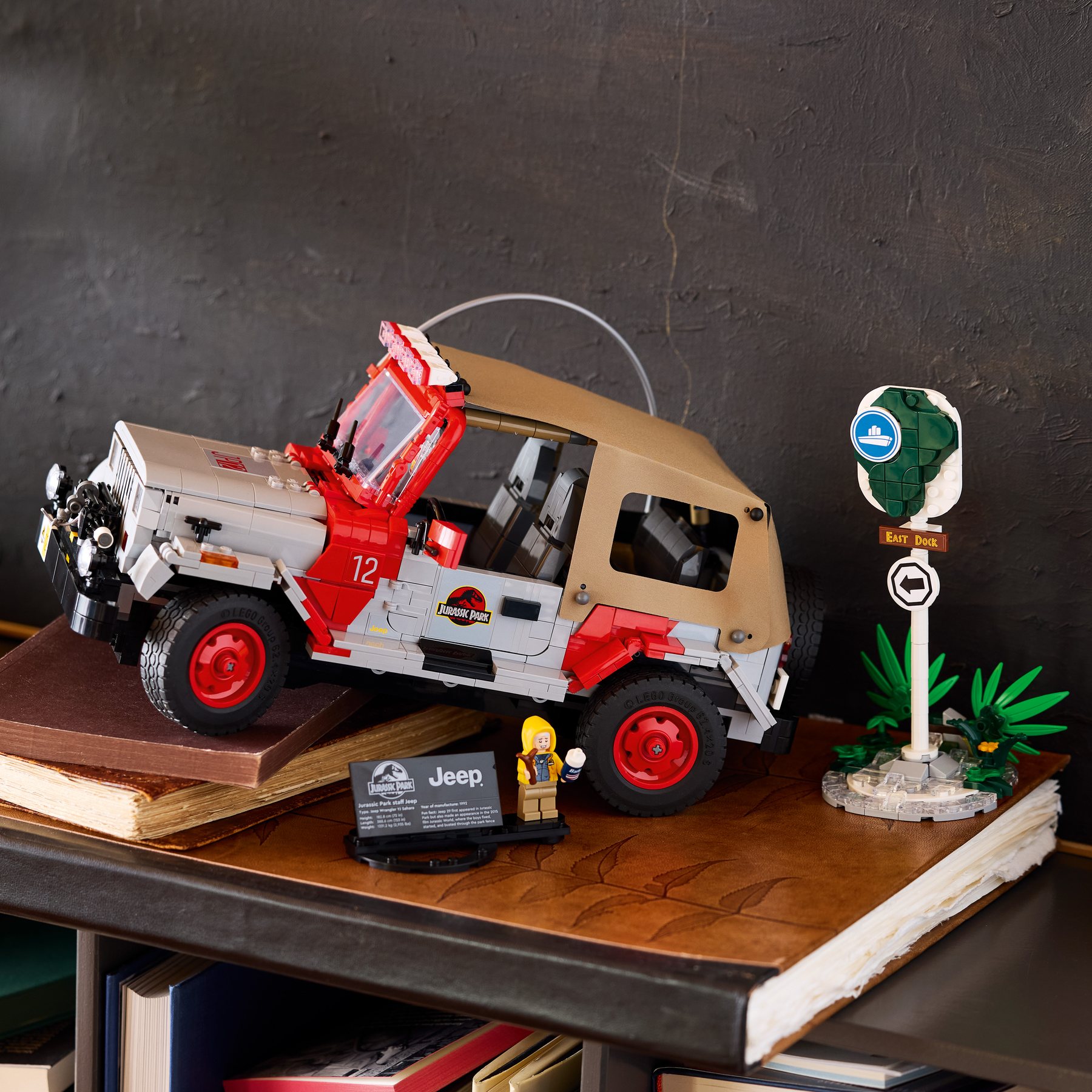 Official LEGO Jurassic World Jurassic Park Jeep Wrangler 77984 lifestyle image