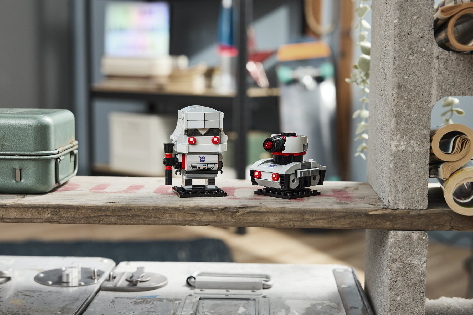 Official LEGO image of Megatron Robot & Vehicle