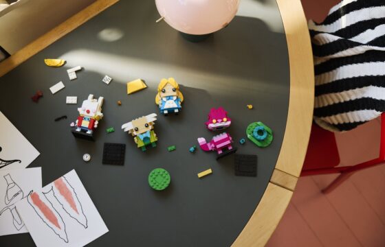 Official LEGO image of Alice in Wonderland