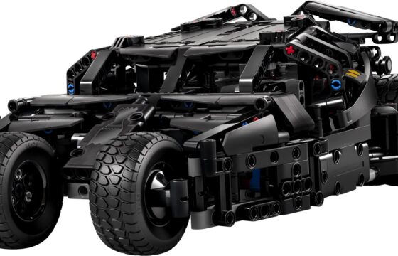 Official LEGO image of Batmobile™ Tumbler