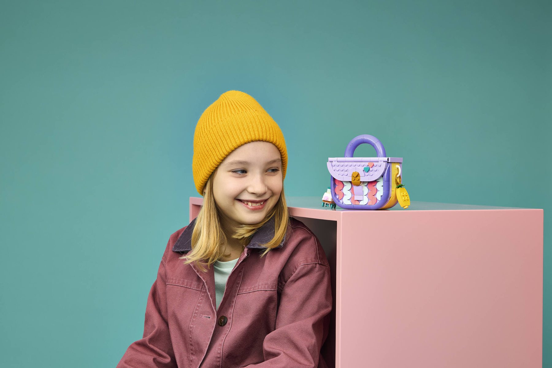 Official LEGO image of Art Fashion Bag with Storage