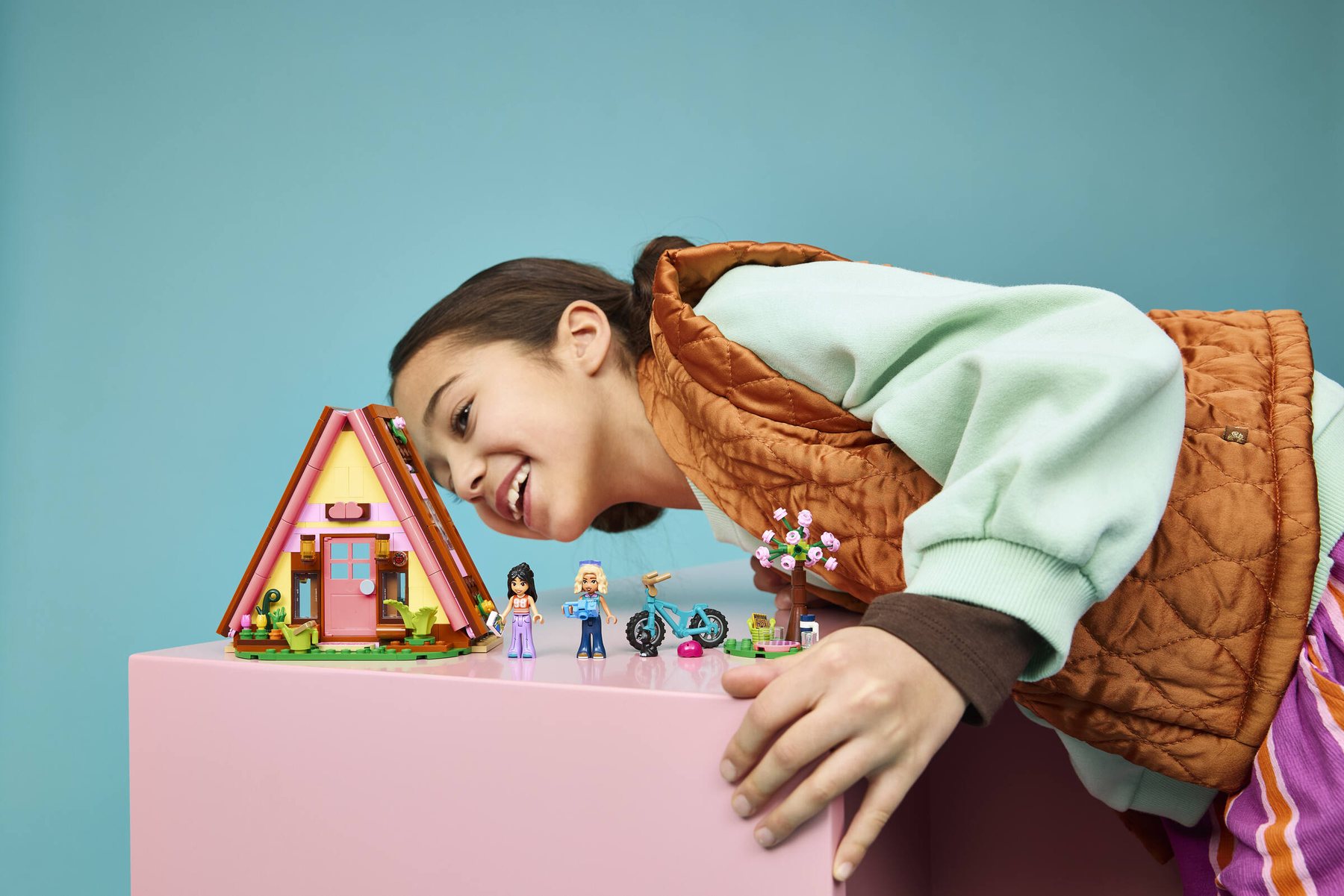 Official LEGO image of Nature Glamping Cabin