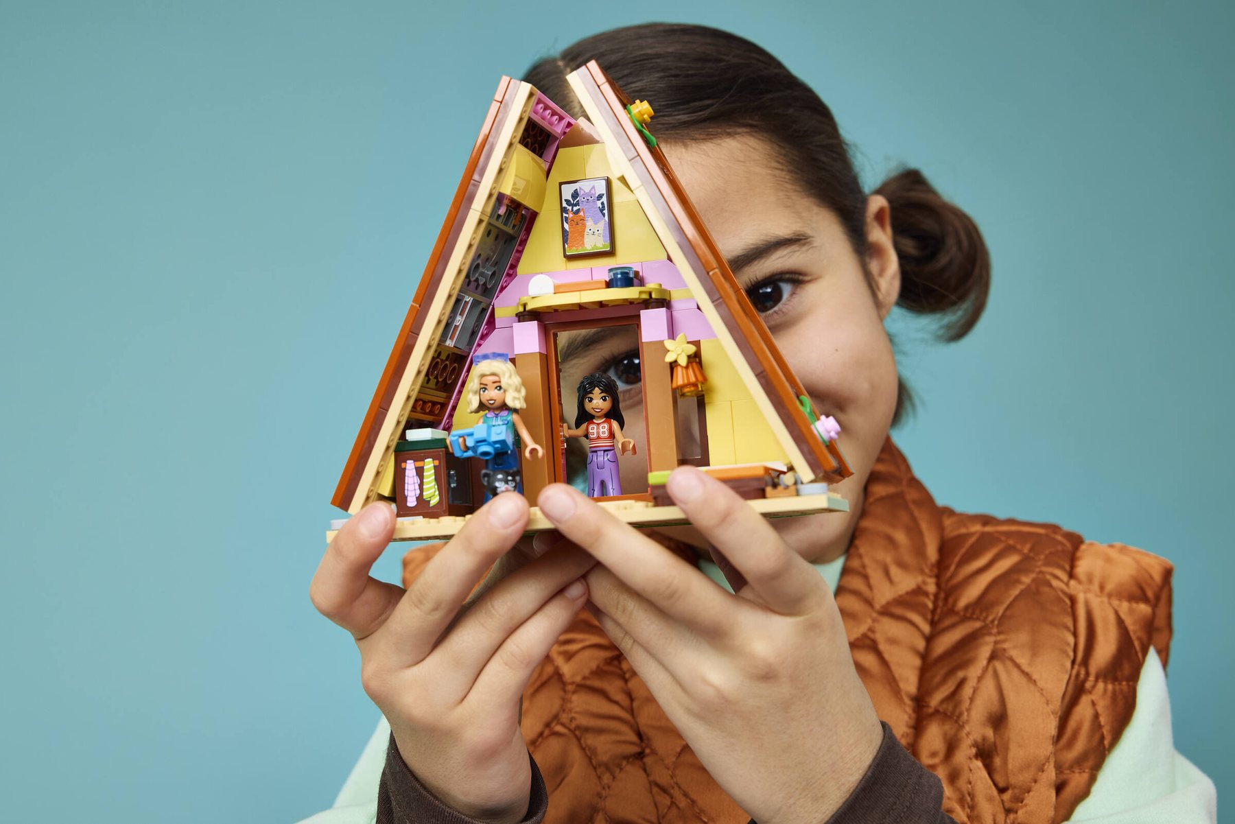 Official LEGO image of Nature Glamping Cabin