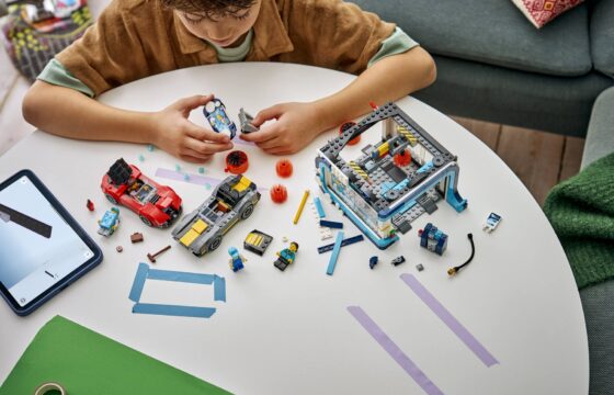 Official LEGO image of Drive-Through Car Wash