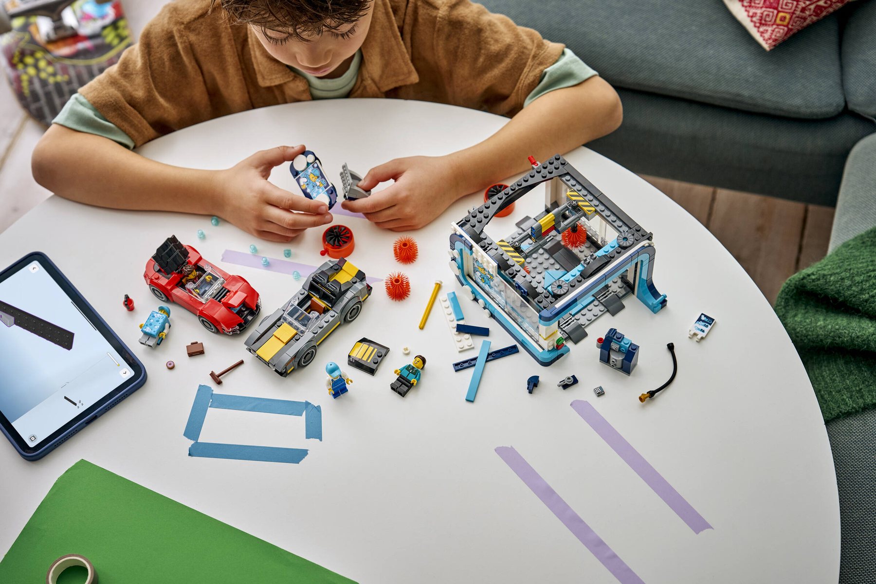 Official LEGO image of Drive-Through Car Wash
