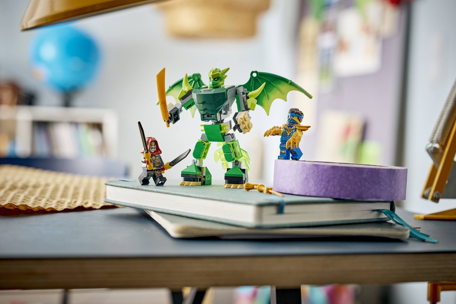 Official LEGO image of Lloyd's Dragon Mech Battle Pack