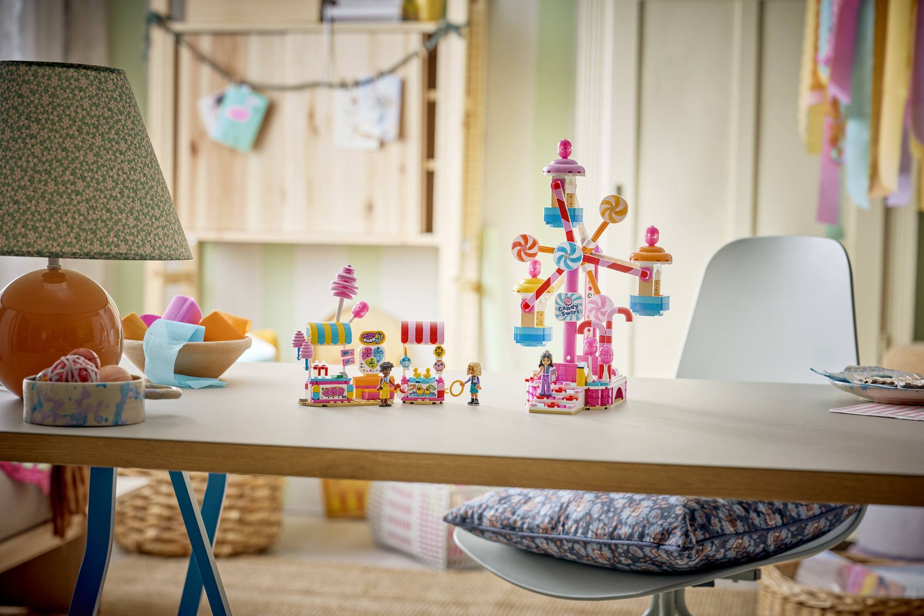 Official LEGO image of Candy & Cupcake Ferris Wheel