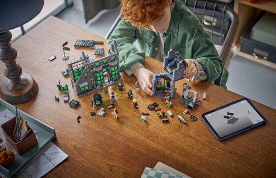 Official LEGO image of Knockturn Alley™ Wizarding Shops