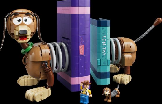 Official LEGO product image of LEGO Disney 43301 Toy Story Slinky Dog Bookends.