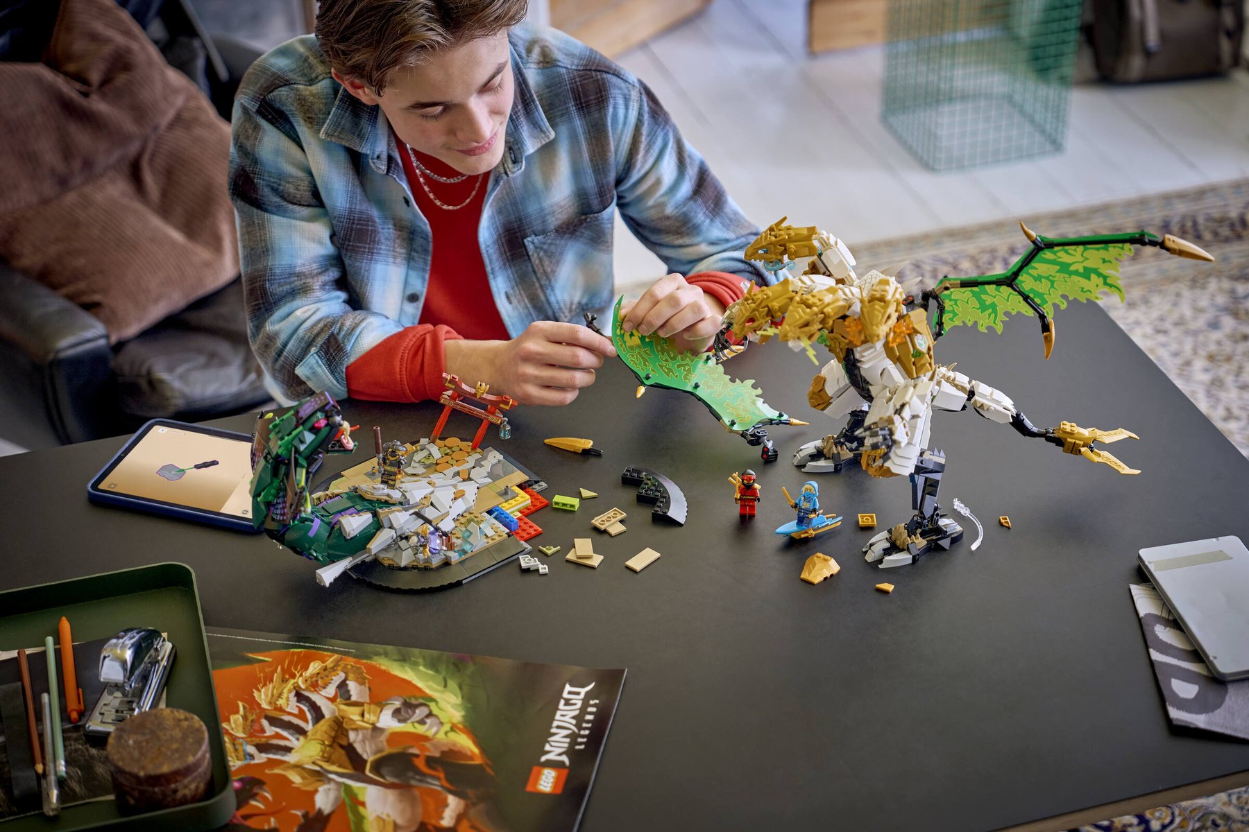 Official LEGO image of Ultra Dragon Battle