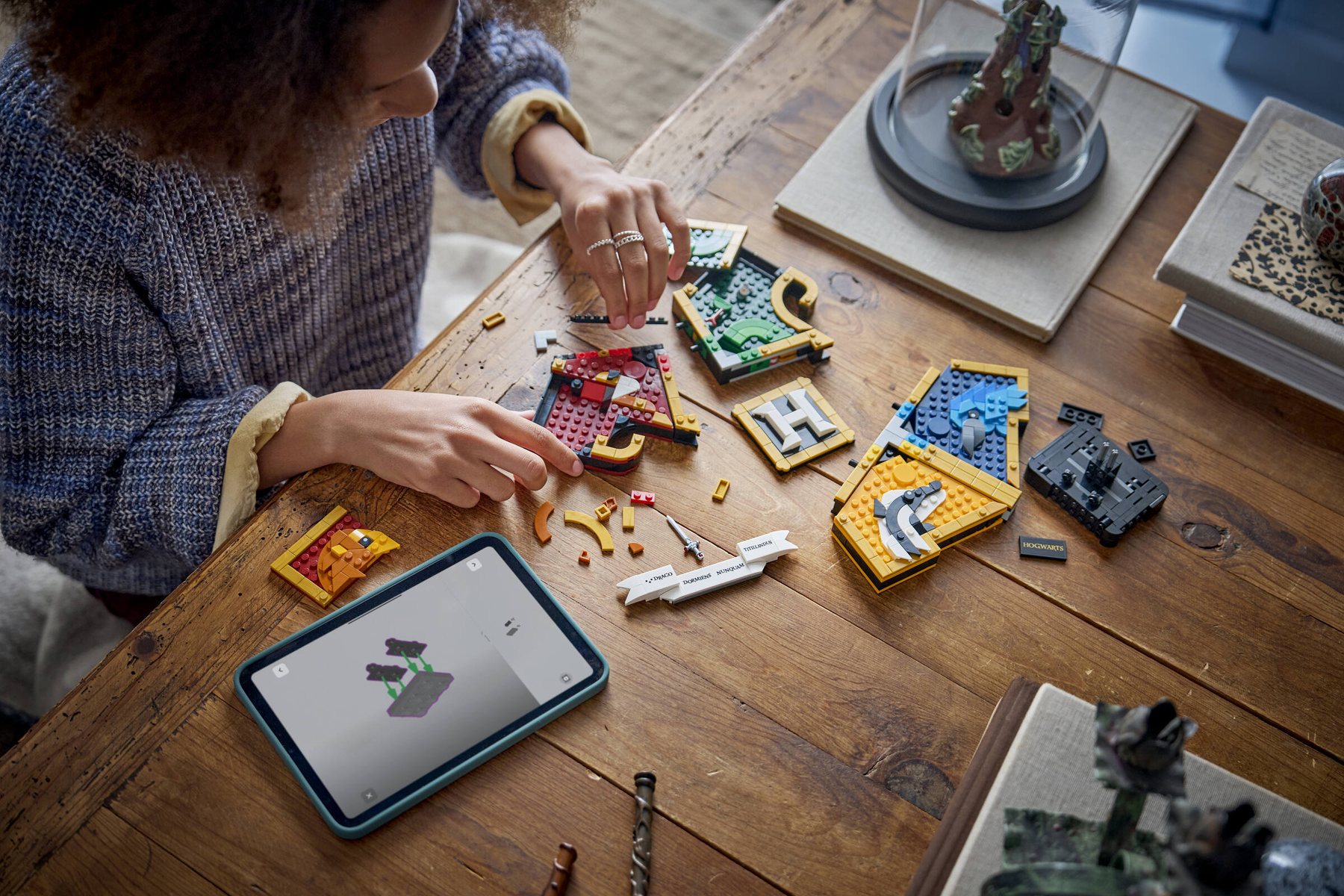 Official LEGO image of Hogwarts™ House Crest