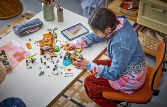 Official LEGO lifestyle image of Koala Habitat & Care Center