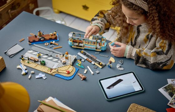 Official LEGO image of Classic Beach Streetcar
