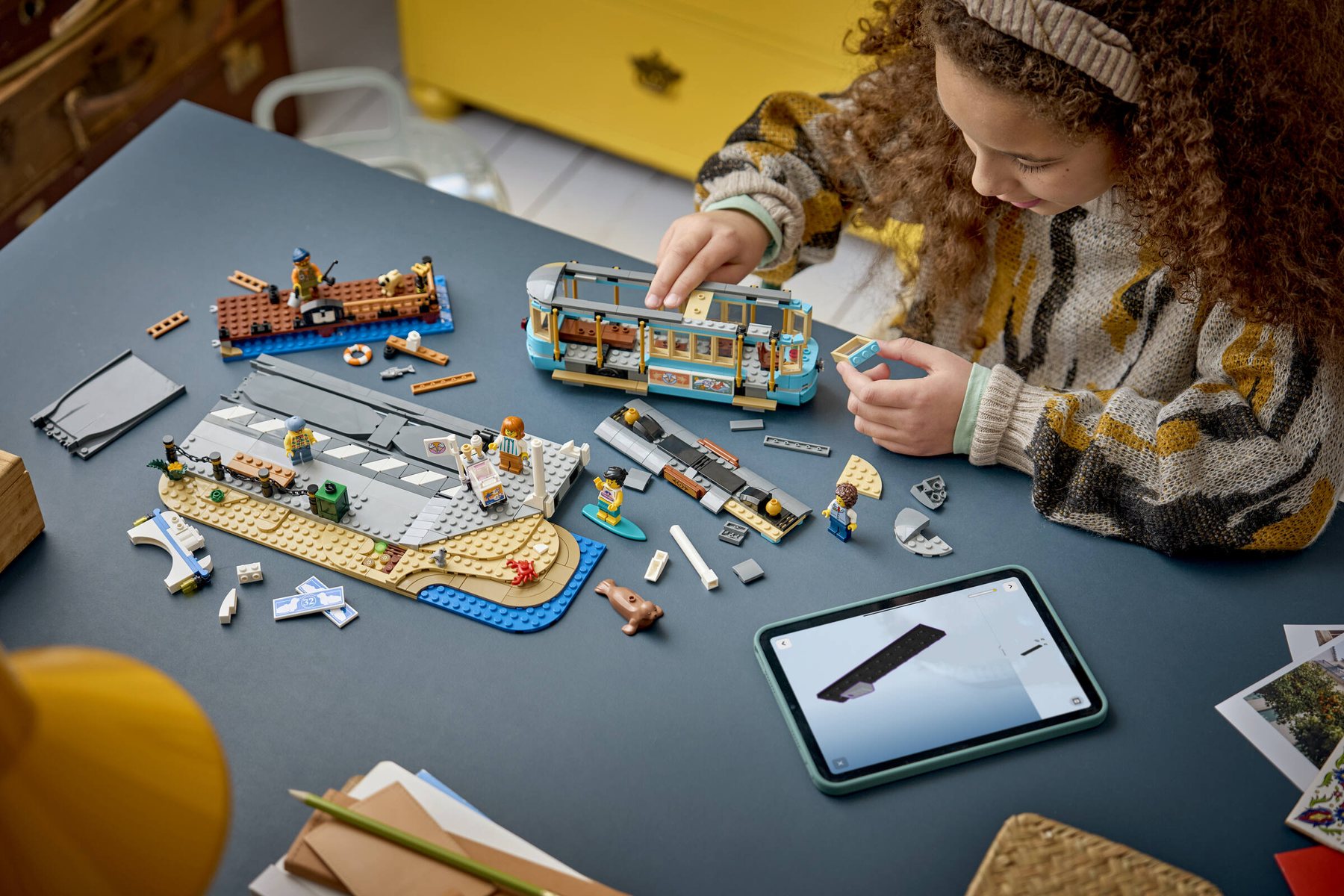 Official LEGO image of Classic Beach Streetcar