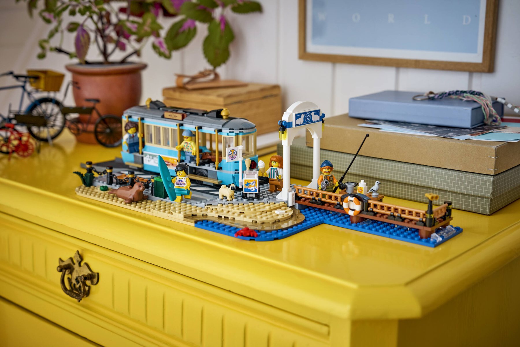 Official LEGO image of Classic Beach Streetcar