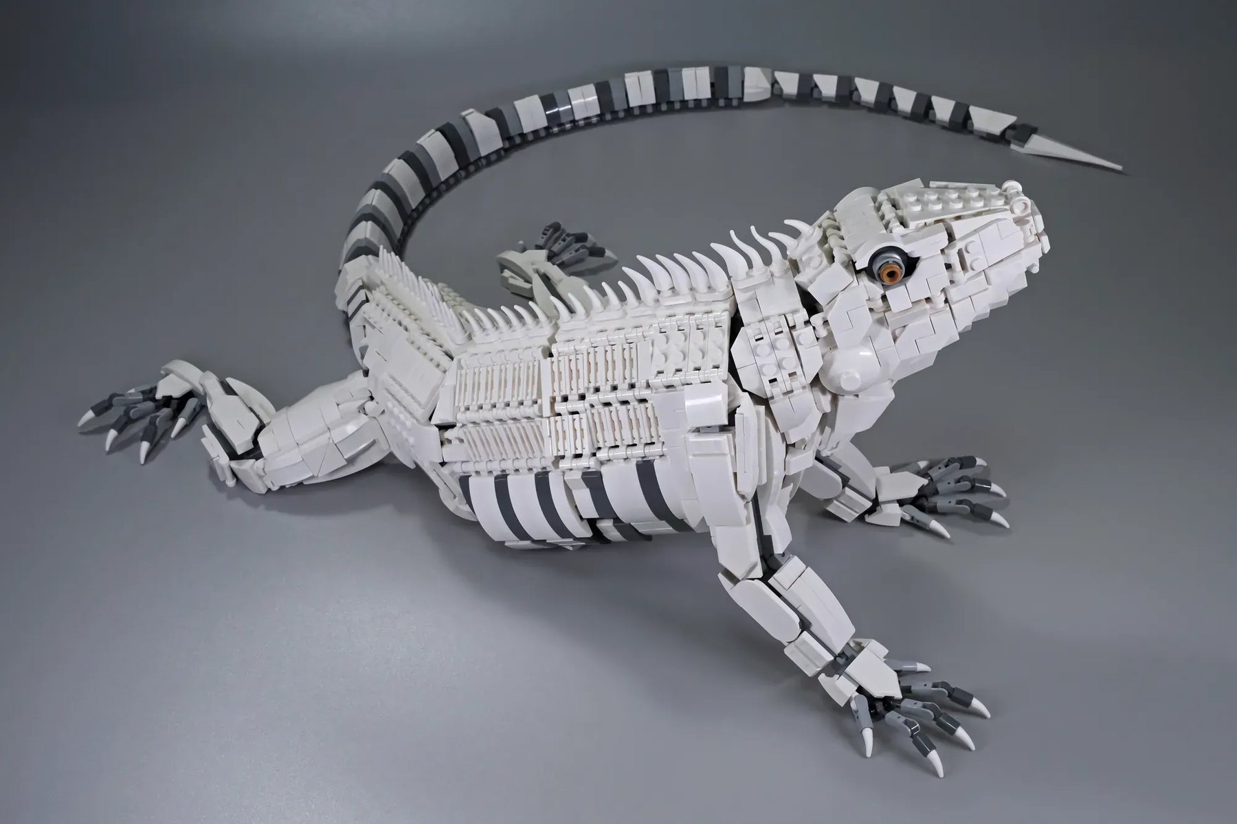 Official LEGO Ideas image of Green Iguana Mecha highlighting the pose and tail design