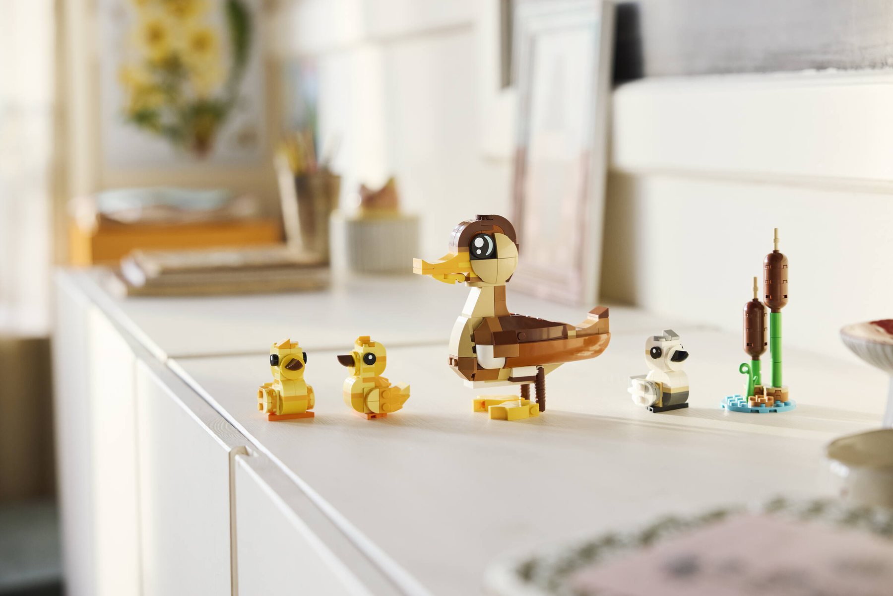 LEGO Creator Duck Family 40885 official lifestyle image