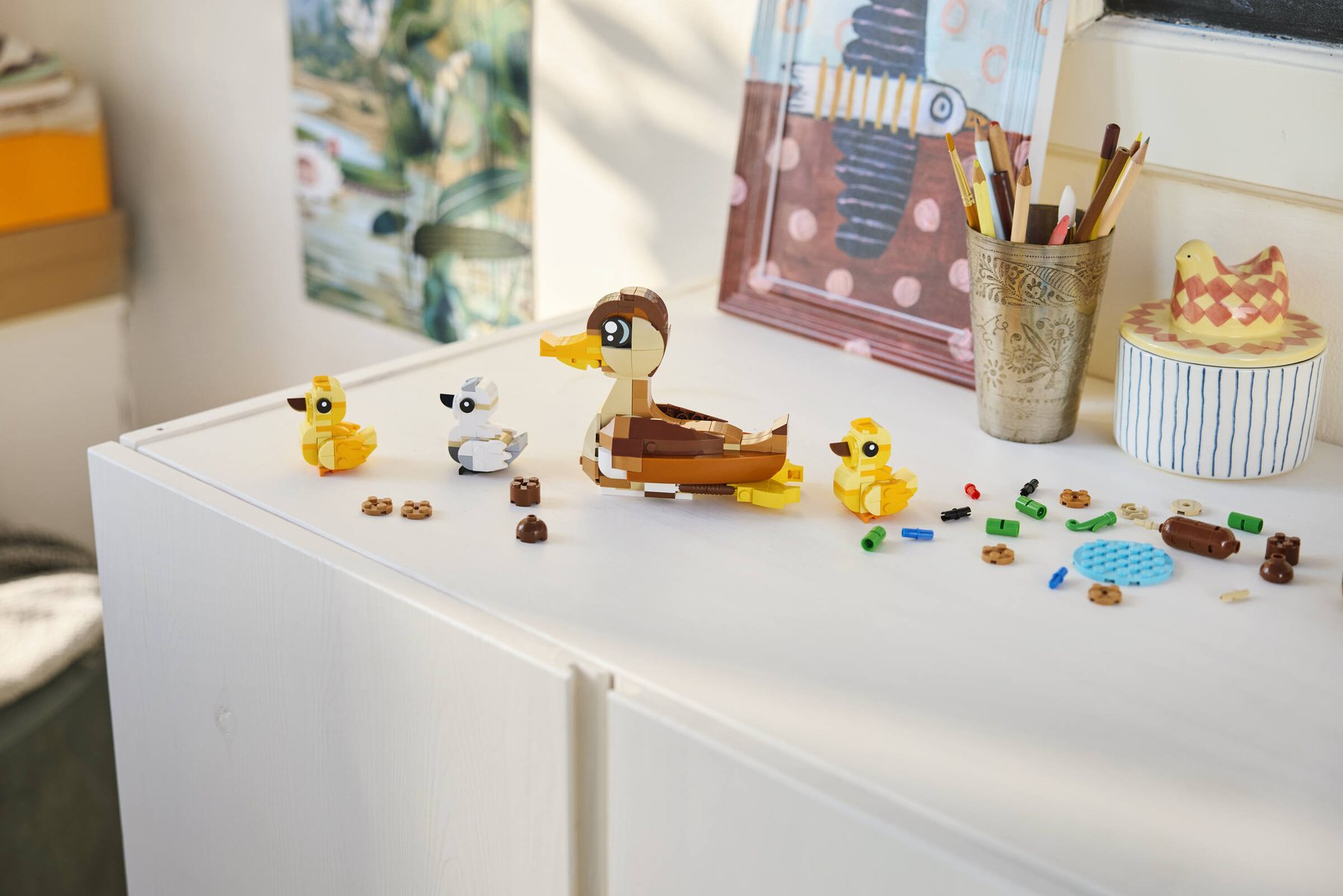 LEGO Creator Duck Family 40885 official build lifestyle image