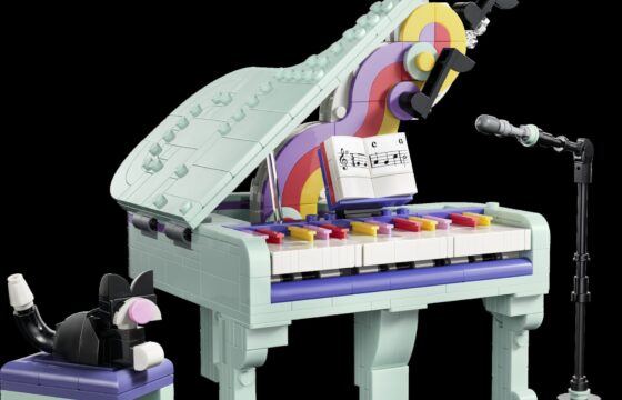 Official LEGO image of Music Decor Piano with Cat (31392)