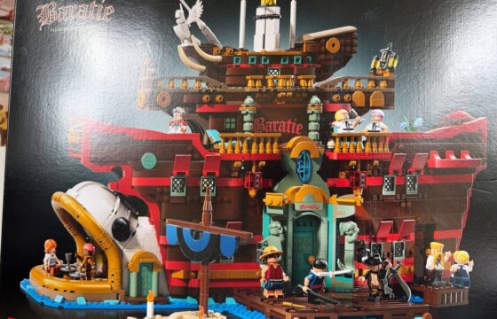 Front of the LEGO 75640 The Baratie Floating Restaurant box