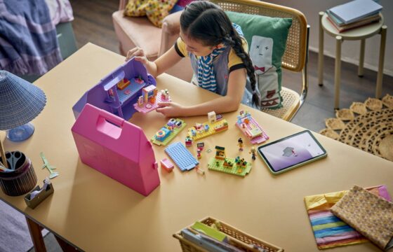 LEGO Friends 42697 Creative Dollhouse Suitcase official image 1
