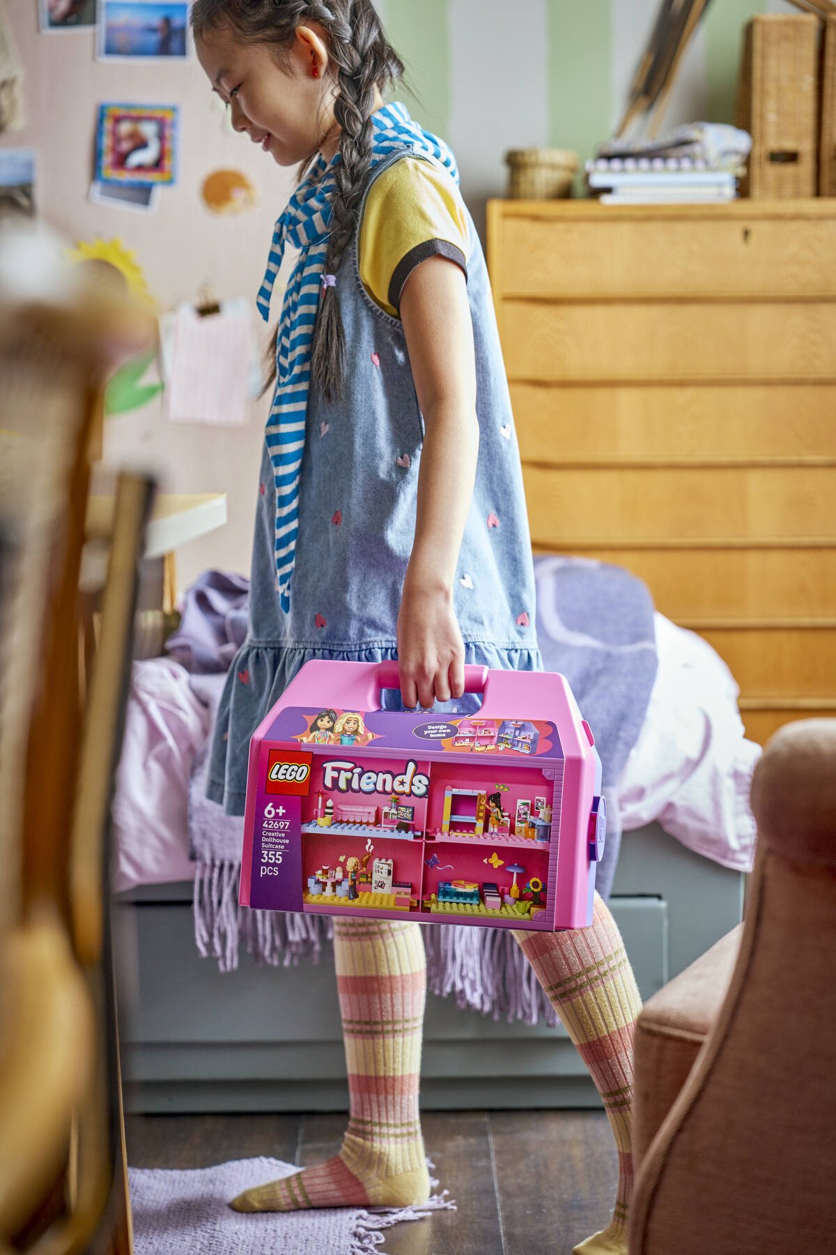 LEGO Friends 42697 Creative Dollhouse Suitcase official gallery image
