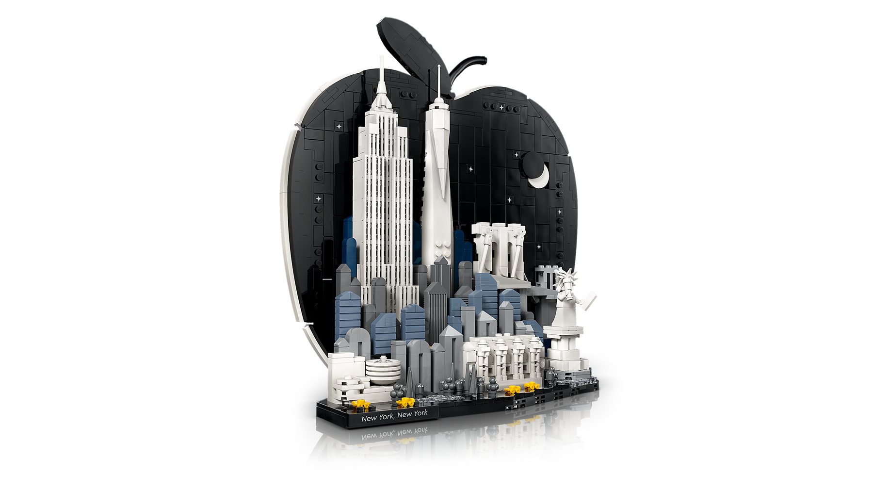 Official LEGO image showing the skyline details of New York City – The Big Apple 21066
