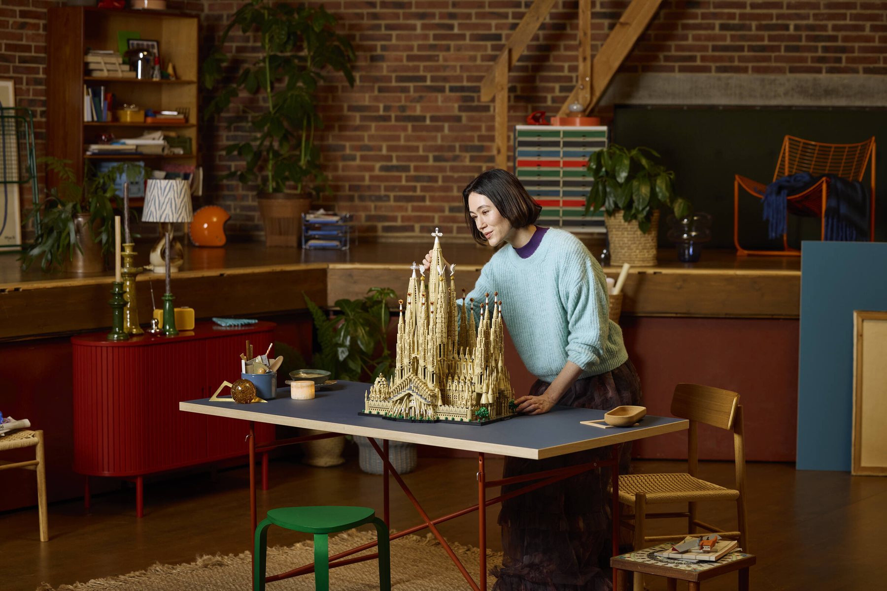 Official LEGO close-up lifestyle image of LEGO Architecture 21065 Sagrada Família