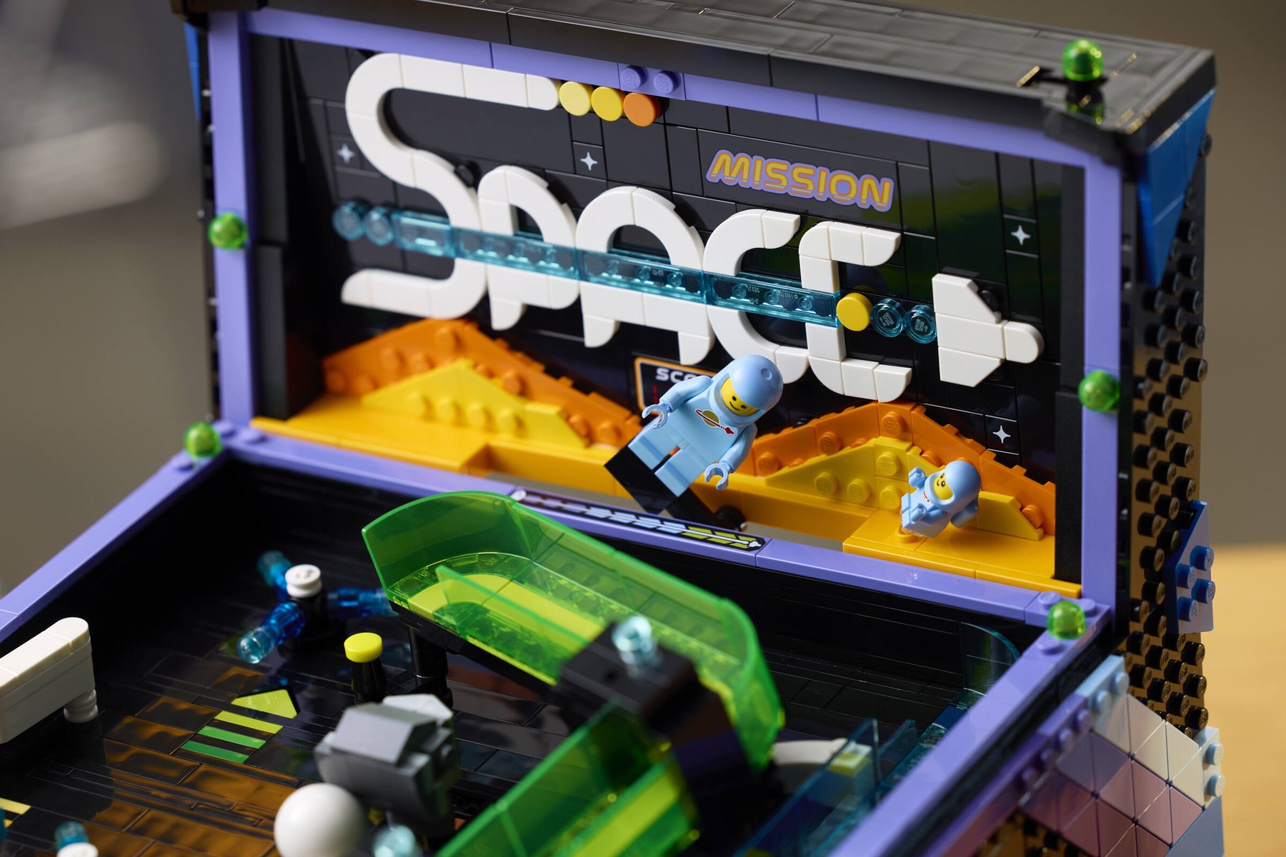 Official LEGO close-up image of the 11374 astronaut minifigures