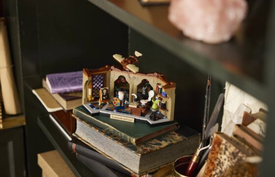 Official LEGO lifestyle image of Tribute to Leonardo da Vinci 40902