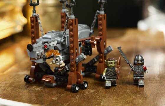Official LEGO lifestyle image of LEGO Icons The Lord of the Rings Grond 40893