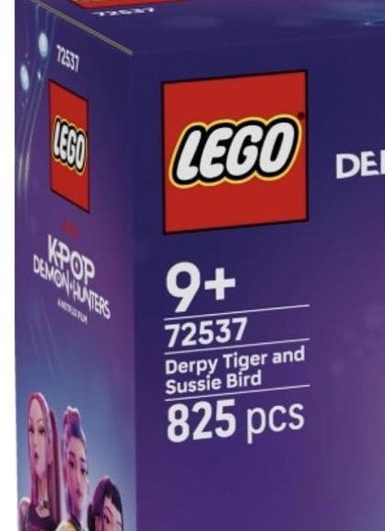 LEGO K-Pop Demon Hunters 72537 branding crop showing the set title, 9+ age mark and 825-piece count