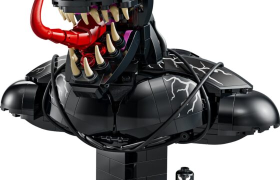 Official LEGO product image of Venom Bust